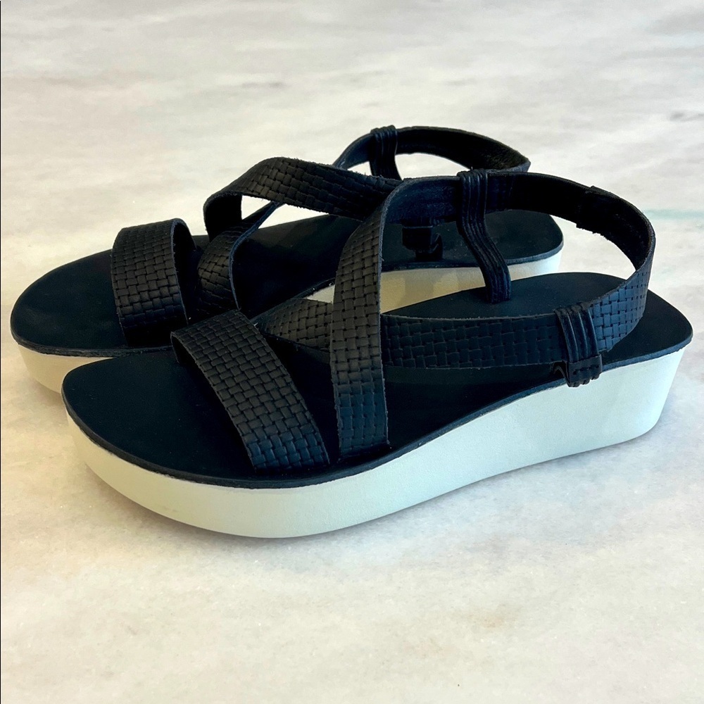 Olukai NWOT Onohi Strappy Black Platform Sandal Size 6